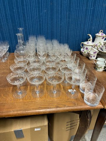 Partie de service de verre en cristal comprenant 10 verres à vin,