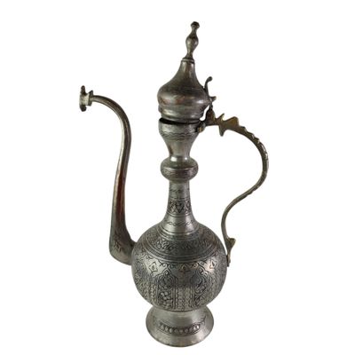 Aiguière en cuivre teinté travail oriental fin XIX/ Début XX…