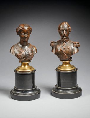 une paire de bustes en bronze représentant un homme et une femme