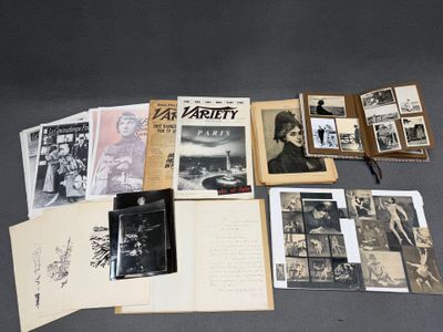 Lot de documents, journaux, partitions de musique, albums de…