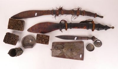 une image représentant un ensemble d'objets divers, parmi lesquels un couteau et d'autres objets