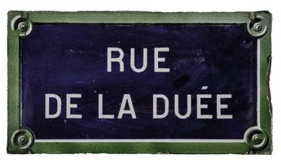 blue and white street sign with the words rue de la duee written on it