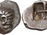 un gros plan d'une pièce de monnaie avec un visage dessus