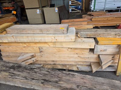 Lot de chutes de bois (sur 3 piles)