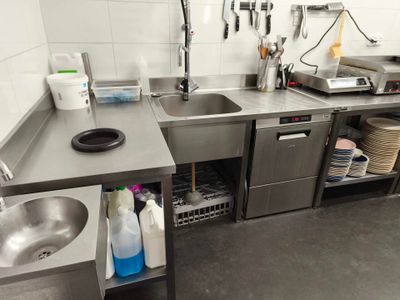 VENDU SUR DESIGNATION. 1 plonge inox 1 bac douchette avec re… - Photo 1