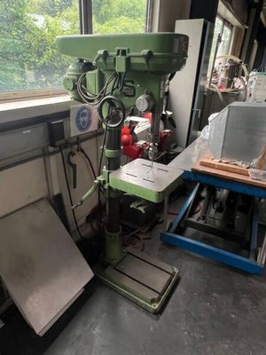 a machine that is sitting on a table in a room