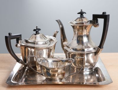 SHEFFIELD. Service à thé café en métal argenté, les anses en…