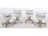 quatre vases en verre plaqués argent, posés sur des socles