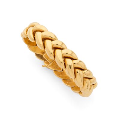 un bracelet en or jaune 18 carats au motif tressé