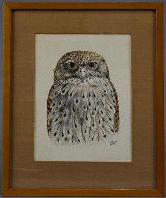 tableau représentant un hibou, dans un cadre en bois accroché au mur