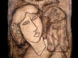 une photo d'une photo représentant une femme et un oiseau