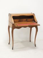 BUREAU DE PENTE en bois naturel à décor sculpté de rinceaux,… (photo 2)