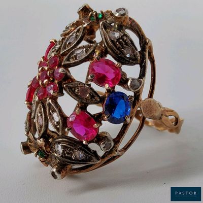 Importante bague en or jaune 9K (375 millièmes) et argent (8…
