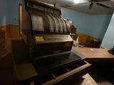 a machine that is sitting on a table in a room
