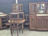 a lot of furniture that is sitting in a room