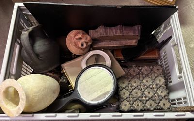 Lot de petits bibelots divers comprenant cadres, souvenirs d… - Photo 1