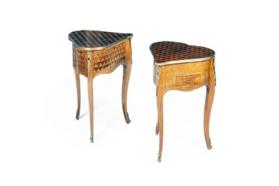 paire de tables d'appoint de style Louis XV