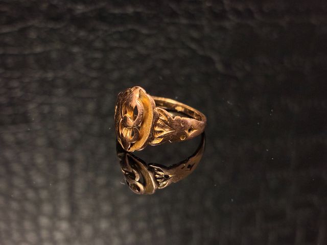 Petite bague en or 18 carats 750 millièmes. En règle (tolérance –...