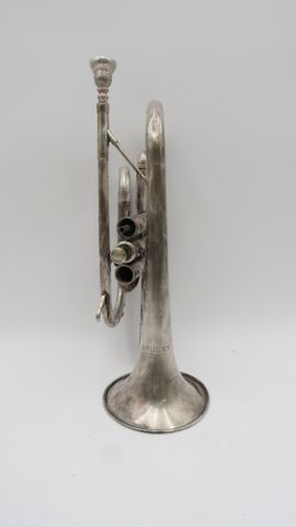 GAUDET France Trompette en métal argenté marquée sur le pavillon,...