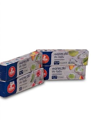 trois tubes de dentifrice posés les uns à côté des autres sur une surface blanche