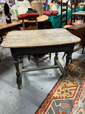 a table that is sitting in a room with many chairs