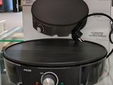 une crêpière exposée dans un magasin