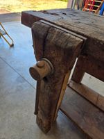 Établi ancien en bois avec 2 étaux dont 1 de L : 30 cm, 2 ti… (photo 5)