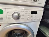 une photo d'une machine à laver et d'un sèche-linge dans un magasin