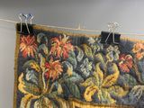 une image représentant une tapisserie suspendue à une corde à linge