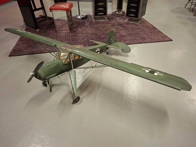 Belle MAQUETTE de FIESELER STORCH, réalisée en bois et toile…