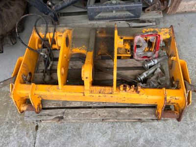 a yellow machine that is sitting on a pallet