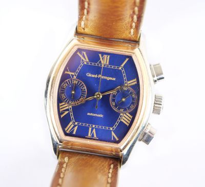 une image d'un gros plan d'une montre-bracelet avec des chiffres romains