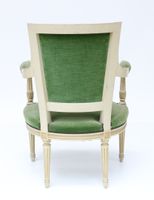 Fauteuil à dossier cabriolet en bois laqué blanc, consoles d… (photo 6)