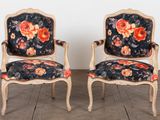 paire de fauteuils peints de style Louis XV