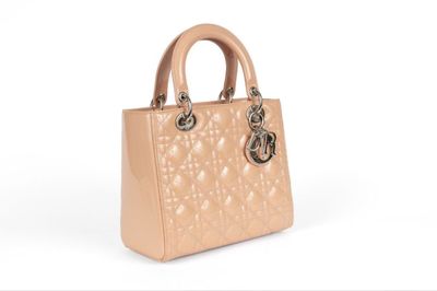 DIOR, modèle Lady Dimensions 24*21*11 cm Couleur : Vernis ro…