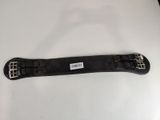 ceinture en cuir noir avec des boucles argentées sur un fond blanc