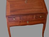 une image représentant un petit bureau avec des tiroirs et des tiroirs