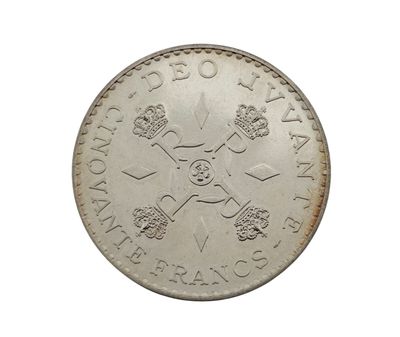 gros plan d'une pièce de monnaie sur fond blanc