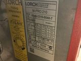 une image représentant une machine sur laquelle est apposée une étiquette