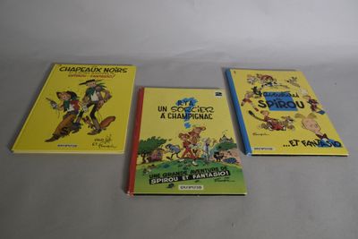 trois livres pour enfants sont alignés sur une surface blanche