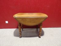 Table ovale en bois naturel à 2 volets. (photo 2)