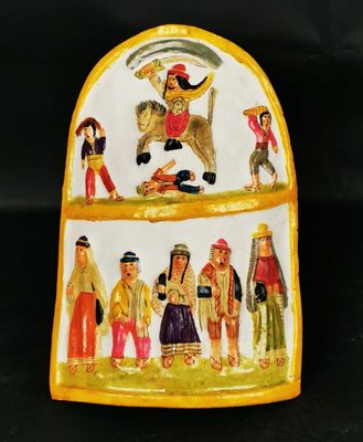 une cloche jaune sur laquelle est représenté un groupe de personnes