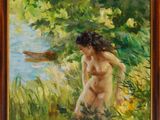 une peinture à l'huile représentant une femme nue debout dans l'herbe près d'un plan d'eau