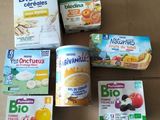 plusieurs boîtes de nourriture posées sur un carton