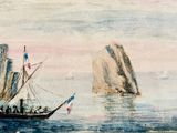 une peinture représentant un bateau sur l'eau avec des rochers en arrière-plan