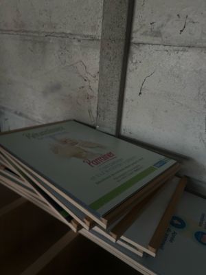 Ensemble publicitaire dont : 1 ensemble d’affiches et pannea…