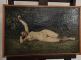 un tableau représentant une femme nue allongée par terre
