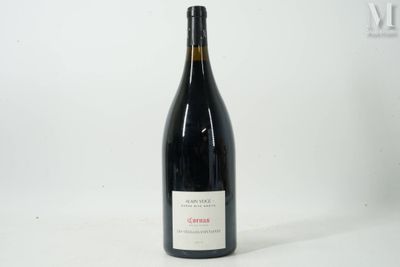 une bouteille de vin posée sur une table