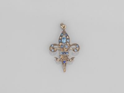 un pendentif en diamant et saphir