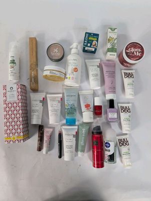 Lot de 27 divers produits d'hygiène ou de beauté. - Photo 1